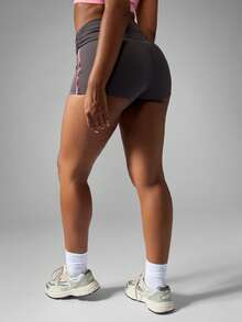 Missguided x Playboy 高腰运动短裤，腰带带有标志，适合运动训练和瑜伽锻炼 - 彩色 - 查看 2