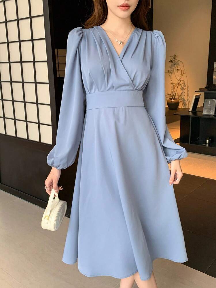 少女优雅纯蓝色斜领泡泡袖梭织中长连衣裙，适合春、秋、冬、秋冬分层穿着和返校季穿着 - 藍色 - 查看 1