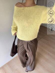 Serisse Suéter feminino casual de outono, cor creme e amarelo, em tricô felpudo com mistura de lã, ombros caídos, malha canelada, ideal para ocasiões casuais de negócios, professoras, dia a dia, deslocamentos, passeios. Nova peça essencial da moda outono 2025. Suéter feminino de inverno, suéter felpudo de inverno, suéter de inverno, suéter amarelo casual. - Amarelo - Ver 4