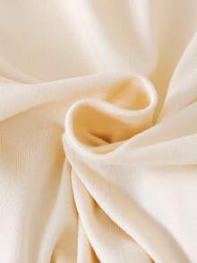 女孩休闲可爱卡通熊和字母图案印花短袖 T 恤和紧身裤两件套，适合返校装