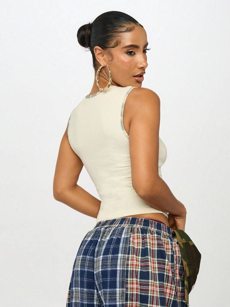 SUMWON WOMEN Camiseta de tirantes acanalada con logotipo de camuflaje y diseño de estrellas