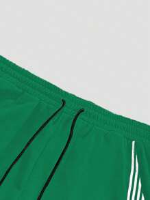 Manfinity Campus Court 男士宽松口号图案抽绳腰运动裤，绿色运动裤，男士阔腿侧条纹健身裤，男士运动裤，男士条纹运动裤，运动裤