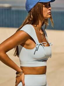 Aralina 简约纯色镂空系带短款运动背心 - 淺藍色 - 查看 4