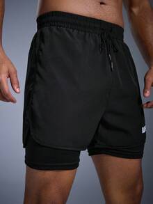 DRIFTMERE 男士轻便速干印花字母抽绳休闲短裤，适合运动、日常穿着、春夏季节度假穿着。这款男士速干轻便短裤，弹性极佳，透气凉爽，适合健身房锻炼，是夏季休闲运动风的理想之选。 - 黑色 - 查看 6