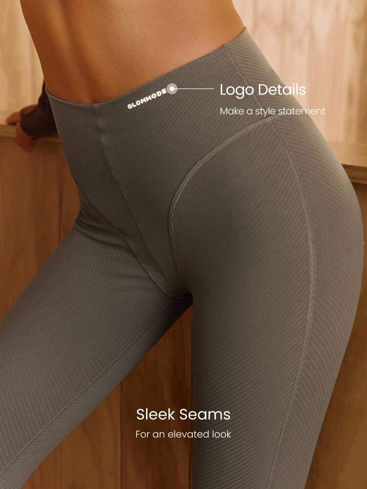 24" Leggings FeatherFit™ à côtes douces et extensibles avec design à coutures divisées. Convient pour le yoga à faible impact, le Pilates, le studio et le port quotidien décontracté