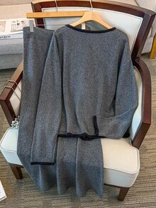 GlowEve CURVE Bộ đồ dệt kim dài tay viền màu tương phản cỡ lớn - Xám - Xem 2