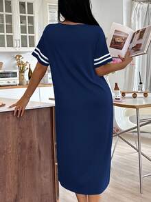 SHEIN 针织面料女士睡裙，短袖，时尚休闲设计，藏蓝色，Moo Moo 睡衣 - 藍色 - 查看 2