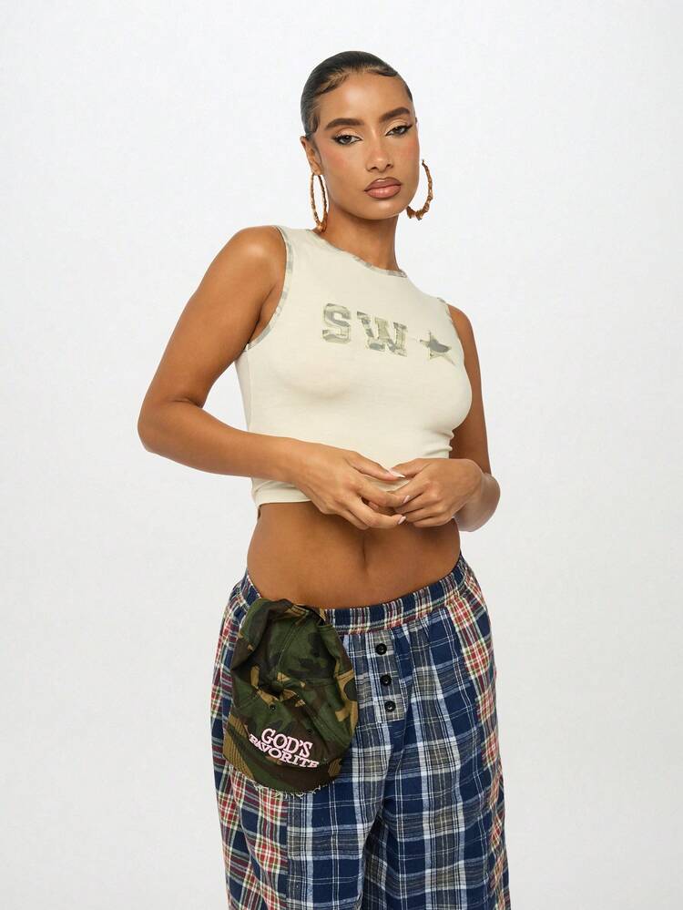 SUMWON WOMEN Camiseta de tirantes acanalada con logotipo de camuflaje y diseño de estrellas