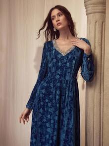 MOTF PREMIUM V-NECK RHINESTONE VELVET JACQUARD DRESS - Blue - View 3