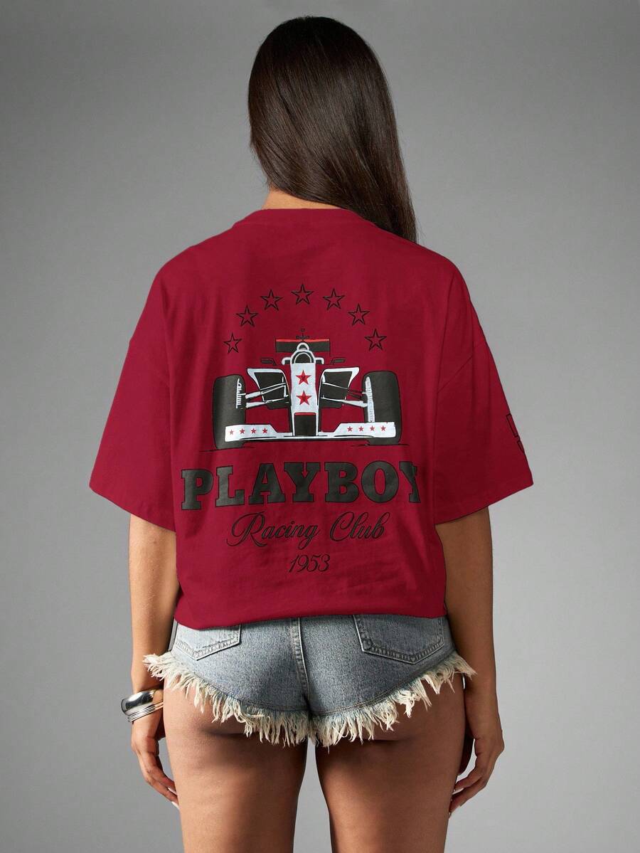 Missguided x Playboy Camiseta de algodón con gráfico retro bordado del Club de Carreras, de manga corta y sobredimensionada, con estampado frontal y trasero de la colección de carreras, estilo casual de calle y fórmula de carreras de automóviles - Burdeos - Ver 1
