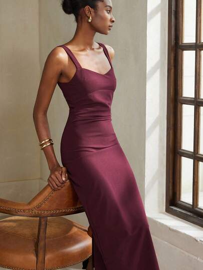 Aveloria Modichic 女士通勤优雅简约心形领口宽肩带设计胸围杯腰部收紧紧身侧开衩纹理面料连衣裙