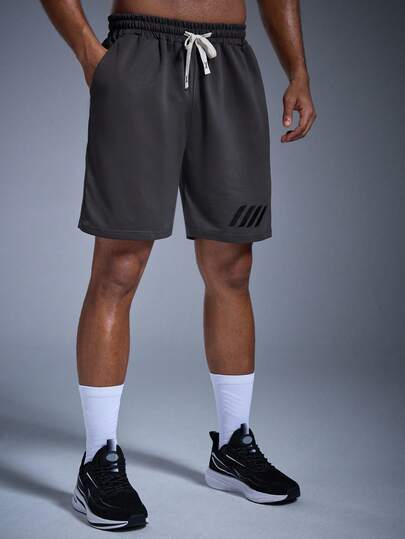  DRIFTMERE 新款夏季男士运动休闲网球短裤，复古条纹印花抽绳及膝短裤，带口袋，透气百搭，适合户外活动或海滩穿着，春夏季节皆宜。这款男士舒适柔软的运动短裤，适合健身房、慢跑和日常休闲穿着，展现运动休闲风，时尚有型，是春夏的理想之选。