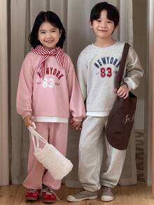 Genkimix Kids 2件組大尺寸圖案衛衣與運動長褲小男孩兄弟姊妹套裝 - 杏色 - 查看 3