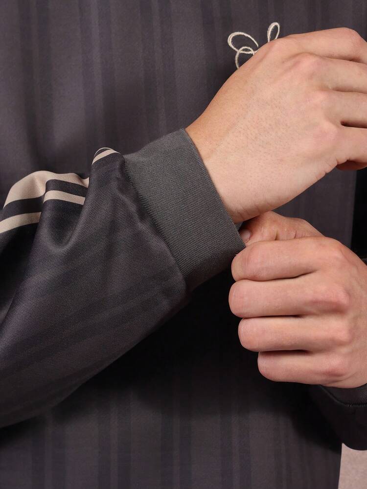 Cropped Sweatshirt With Side Stripes And Number Print