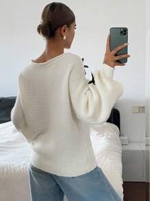 Livesso Suéter feminino com decoração de laço no ombro oblíquo de outono - Branco - Ver 2