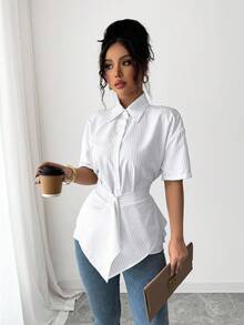 Elenzga 2025 Frühling Neue Koreanische Elegante Lässige asymmetrisch gestreifte Design Polokragen weiße Kurzarm Bluse