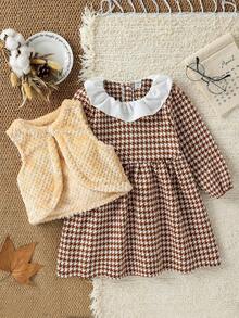 SHEIN Young Girl's Fashionable And Adorable Dress With A Lotus Leaf Collar, Long Sleeves, And Retro Plaid Pattern, Paired With Plush Vest. The Retro Plaid Paired With The Warm Plush Makes This Young Girl's Fall Overall Dress Perfect For 4 To 7-Year-Old Girls To Wear Outdoors Winter