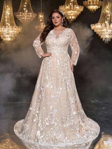 加大码优雅简约杏色圆领透视深 V 长袖提花装饰奢华法式刺绣 A 字形薄纱刺绣泡泡裙新娘婚纱 - 杏色 - 查看 4