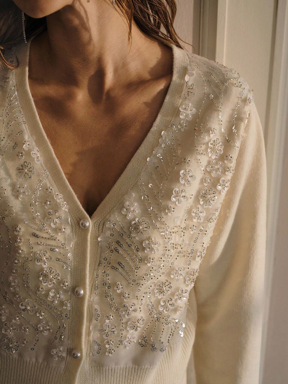 MOTF CONTRAST FAUX PEARLS AND SEQUINS V-NECK CARDIGAN