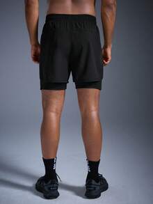 DRIFTMERE 男士轻便速干印花字母抽绳休闲短裤，适合运动、日常穿着、春夏季节度假穿着。这款男士速干轻便短裤，弹性极佳，透气凉爽，适合健身房锻炼，是夏季休闲运动风的理想之选。 - 黑色 - 查看 2