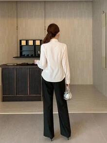 Conjunto de dos piezas para adolescentes con camisa elegante de contraste blanco y negro con lazo y pantalones negros casuales, ropa de primavera y otoño, ropa interior de otoño e invierno, ropa de vuelta al colegio, para fiestas - Blanco y Negro - Ver 2