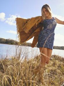 Aralina 女式休闲无袖腰果图案牛仔连衣裙，夏季 - 深色水洗藍 - 查看 9