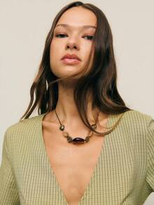 Nöista 优雅长裙，柔美V领，正面纽扣设计，长袖配系带袖口。适合春假、休闲日常或嘉年华等场合，舒适时尚，经典廓形，尽显女性柔美气质。 - 綠色 - 查看 5