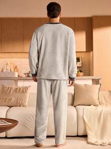 SHEIN Conjunto de pijama de felpa con cuello redondo para hombre, conjunto de pijama esponjoso para otoño/invierno, ropa de otoño, cómodo - Gris - Ver 2