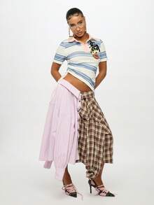 SUMWON WOMEN 足球徽章徽标短款 Polo 衫复古学院风大学队服蓝色条纹图案学院风春夏时尚 - 彩色 - 查看 4