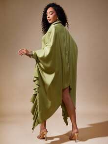 Vixey Top col chemisier à manches chauve-souris volantées, en satin unicolore