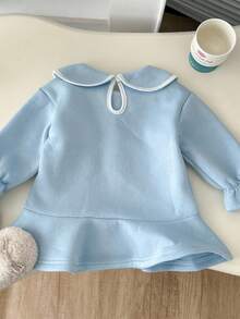 Genkimix Kids 女婴时尚简约蝴蝶结印花彼得潘领弹力荷叶边下摆羊毛运动衫连衣裙，蓝色，时尚秋季通勤装 - 藍色 - 查看 2