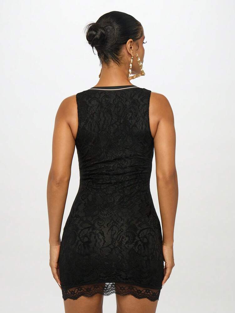 SUMWON WOMEN Miniabito in pizzo con dettaglio numero universitario e orlo smerlato