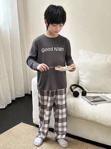 SHEIN 2pcs Tween Boy Casual Letter Vietnamese Text Print Sweatshirt & Plaid Pants Homewear Set, Matching Family/Sibling Outfits Fall Winter