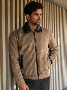 Manfinity VCAY Men's Long Sleeve Khaki Bomber Jacket,Autumn Streetwear Work Outerwear With Triangle Leather Patch Decoration And Turndown Collar Mocha Casual Jacket - Coffee Brown - View 3