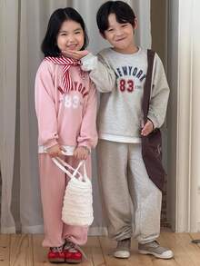 Genkimix Kids 2件組大尺寸圖案衛衣與運動長褲小男孩兄弟姊妹套裝 - 杏色 - 查看 4