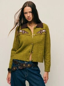 Nöista Áo khoác len cardigan màu xanh lá cây lấy cảm hứng từ phong cách cổ điển với cổ áo màu nâu tương phản và thêu hoa. Cài nút với chi tiết đai áo kiểu phương Tây tạo nên sự thoải mái khi mặc nhiều lớp; Hoàn hảo cho những ngày thường ngày mùa thu và mùa đông, những chuyến đi chơi nông thôn và những buổi đi chơi thư giãn. - màu xanh lá - Xem 1