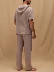 Manfinity Homme Set Kemeja Lengan Pendek Berkerudung dan Celana Panjang dengan Tali Pinggang untuk Pria - Unta - View 2
