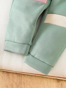 SHEIN Playful Pals 3 件套休闲运动风格女婴服装：拼色连帽夹克 + 白色 T 恤 + 运动裤，秋冬 - 綠色 - 查看 7