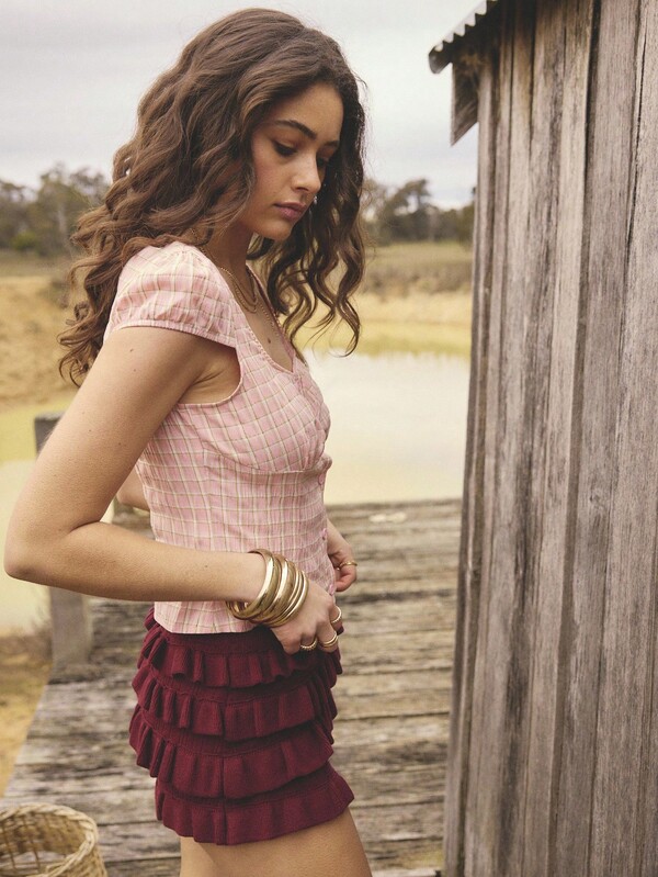 Aralina 女式方领泡泡袖蕾丝拼布短款荷叶边下摆格子衬衫