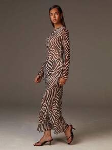 Athîral 女式船领露背斑马纹长袖紧身连衣裙 - 彩色 - 查看 4