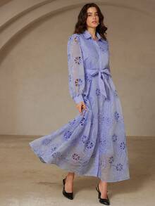 Aveloria Rosie 法式优雅浅紫色刺绣镂空长袖连衣裙（配系带腰带） - 藍色 - 查看 4