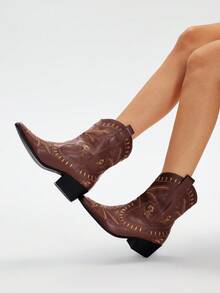 Styleloop 女士棕色方头粗跟白色刺绣图案时尚一脚蹬踝靴，适合万圣节、圣诞节、派对 - 棕色 - 查看 3