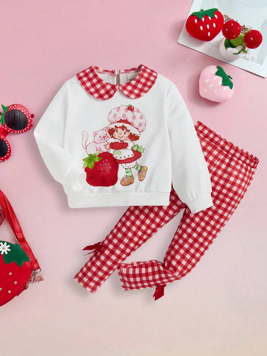 Strawberry Shortcake X SHEIN Ensemble décontracté et confortable composé d'un Sweat-shirt-shirt blanc à col rond à manches longues avec une figure de dessin animé mignonne pour jeune fille et d'un pantalon à carreaux rouges et blancs avec un nœud décoratif
