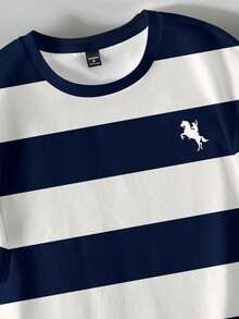 Claim Dot 时尚休闲复古撞色条纹马术剪影数码印花图案标准版型男士短袖T恤，适合约会、聚会等场合，必备单品，适合情侣、家庭搭配，送给男友的绝佳礼物，休闲纯棉T恤 - 白色 - 查看 2