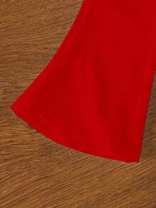 SHEIN ChillGRL 2 件套年轻女孩休闲时尚甜美可爱草莓印花白色圆领运动衫和红色喇叭裤套装，秋冬女童运动衫和裤子两件套休闲装 - 彩色 - 查看 5