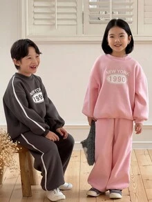 Genkimix Kids 2件組男孩字母印花長袖運動衫與慢跑褲套裝，開學季秋季校園穿搭，時尚休閒寬鬆版型 - 灰色 - 查看 6