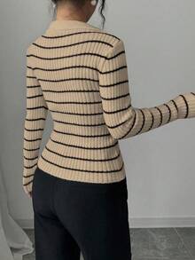 SHEIN PETITE 女式经典条纹时尚 Polo 领翻领修身短款针织套头衫，秋冬 - 杏色 - 查看 2