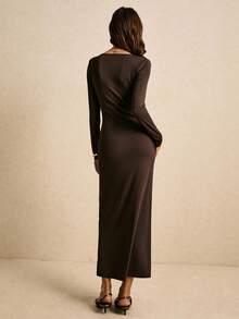 Poéselle فستان ماكسي طويل بأكمام طويلة وياقة على شكل حرف V مع كتف منخفض، لون أحادي للنساء - بني - مشاهدة 5