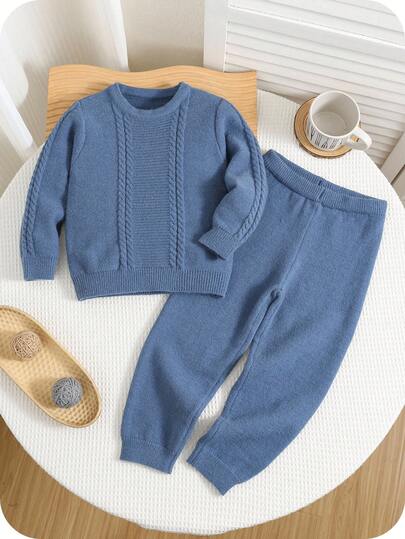 SHEIN 2 件套年轻男孩复古纹理提花宽松插肩毛衣和休闲运动裤套装，适合居家和户外穿着，冬季