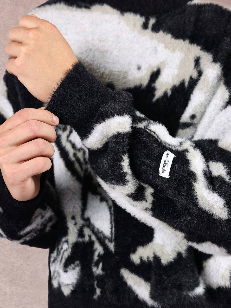 Teksturowany sweter z okrągłym dekoltem i ściągaczem